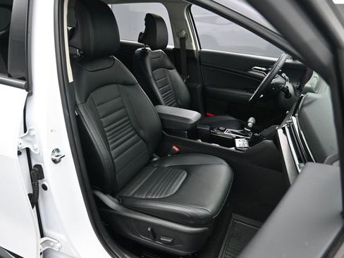 Used 2025 Kia Sportage SX image 29