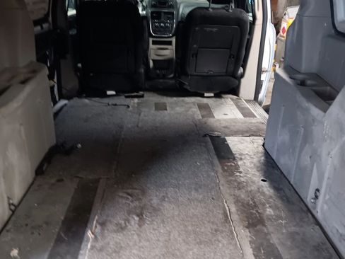 Used 2014 RAM C/V Tradesman image 9