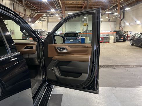 Used 2021 Chevrolet Tahoe High Country w/ Premium Package AWD/4WD image 20