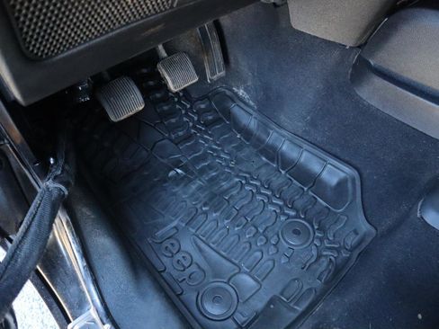 Used 2014 Jeep Wrangler Unlimited Rubicon w/ Connectivity Group AWD/4WD image 60