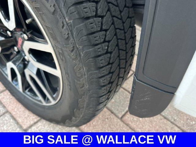 Used 2025 GMC Sierra 1500 AT4 w/ Technology Package AWD/4WD image 10