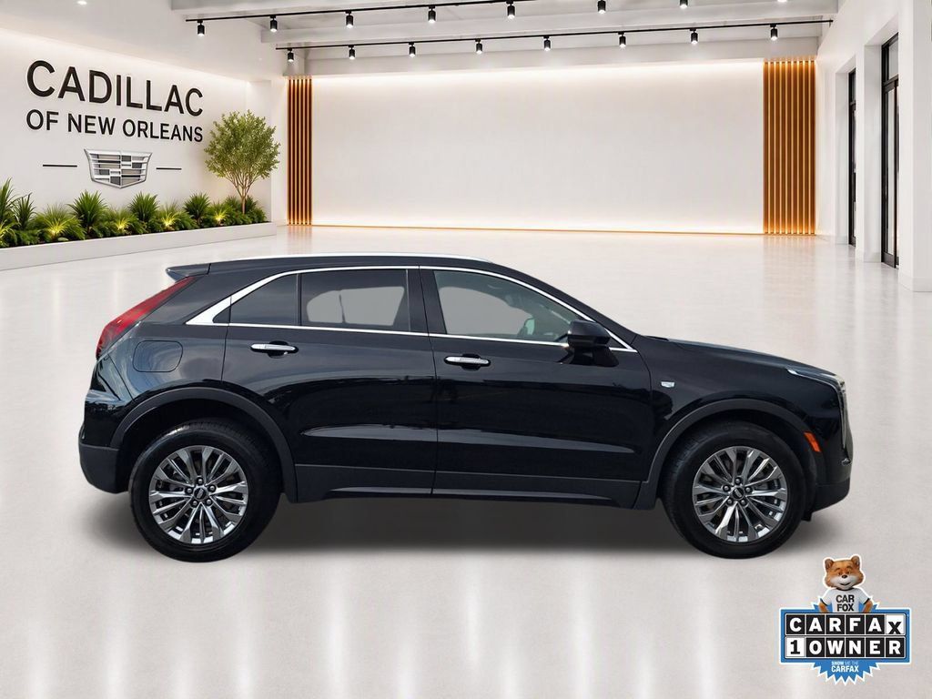Used 2024 Cadillac XT4 Premium Luxury AWD/4WD image 2