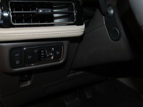 Used 2022 Lincoln Nautilus Reserve w/ Equipment Group 201A image 11