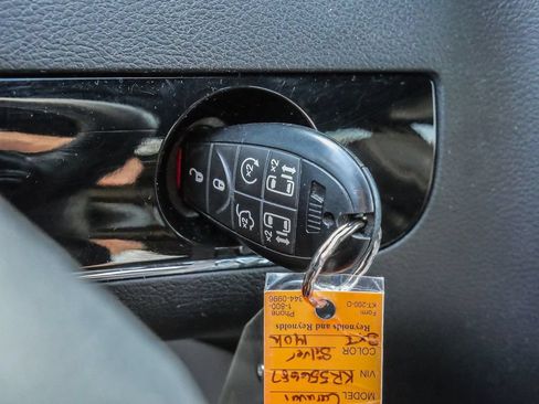 Used 2019 Dodge Grand Caravan SXT FWD image 37