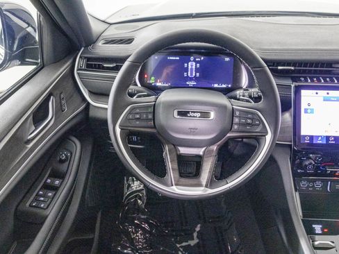 New 2025 Jeep Grand Cherokee Limited image 29