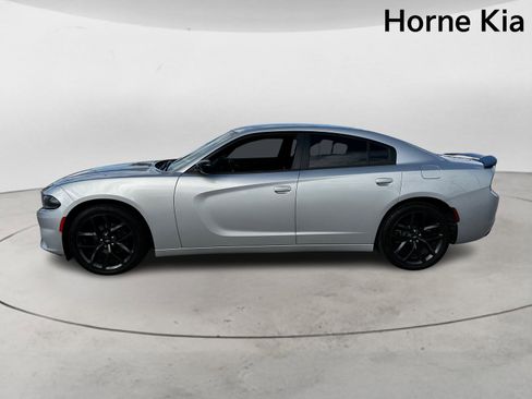 Used 2019 Dodge Charger SXT image 6