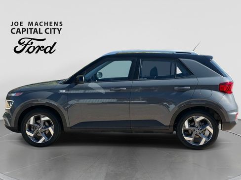 Used 2025 Hyundai Venue Limited FWD image 8