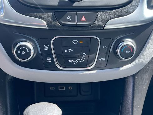 Used 2022 Chevrolet Equinox LS w/ Driver Confidence II Package AWD/4WD image 19