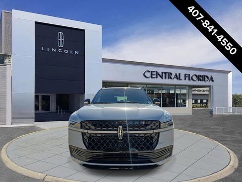 New 2026 Lincoln Navigator Reserve w/ Jet Appearance Package image 8