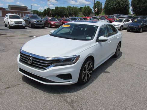 Used 2021 Volkswagen Passat 2.0T SE FWD image 1