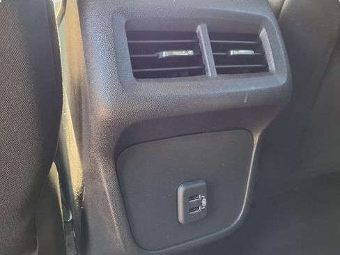 Used 2023 Chevrolet Equinox LT FWD image 33