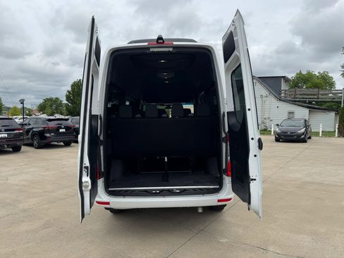 Used 2024 Mercedes-Benz Sprinter 2500 image 17