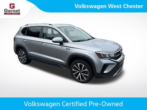 Used 2023 Volkswagen Taos SE w/ Panoramic Sunroof Package AWD/4WD image 8