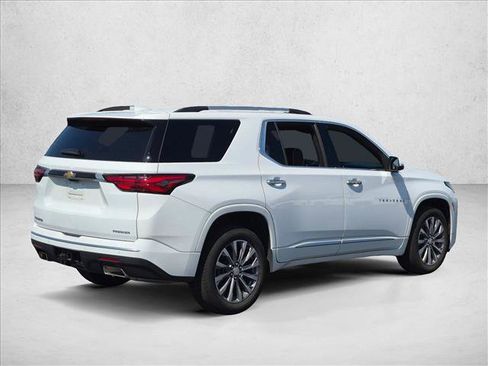 Used 2023 Chevrolet Traverse Premier FWD image 5