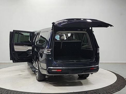 Used 2023 Jeep Grand Wagoneer L Series II w/ Convenience Group III AWD/4WD image 14
