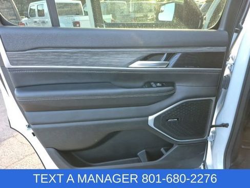 Used 2023 Jeep Wagoneer Series II w/ Premium Group I AWD/4WD image 29
