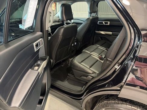 Used 2021 Ford Explorer XLT AWD/4WD image 12