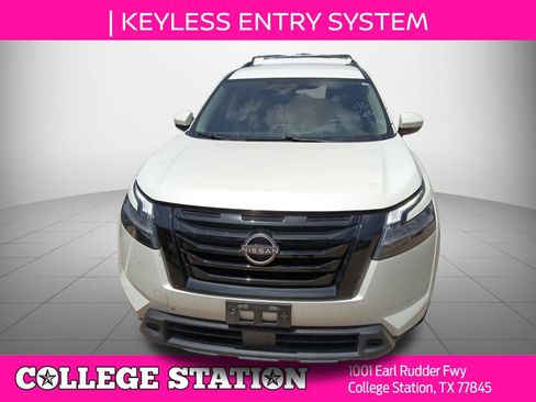Used 2022 Nissan Pathfinder SV w/ SV Black Package FWD image 5