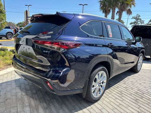 New 2026 Toyota Highlander Limited image 6
