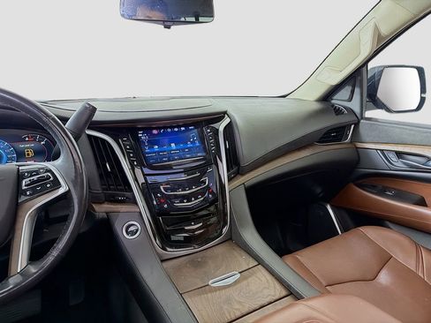 Used 2020 Cadillac Escalade Luxury image 28