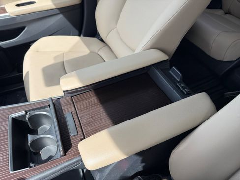 Used 2022 Toyota Sienna XLE w/ XLE Plus Package image 14