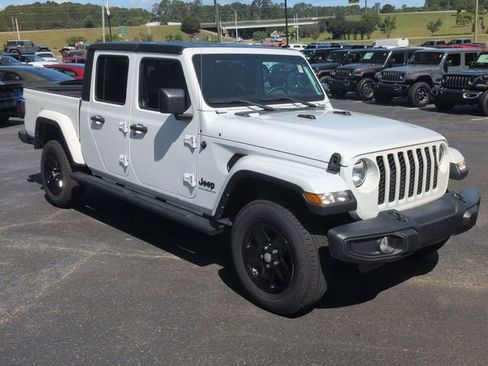 Used 2023 Jeep Gladiator Sport AWD/4WD image 2