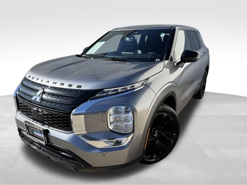 Used 2022 Mitsubishi Outlander SE FWD image 1