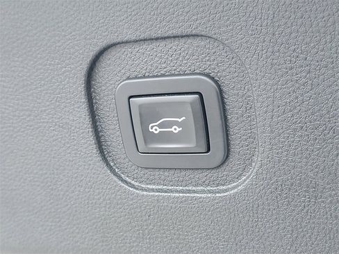 Used 2017 Chevrolet Equinox LT w/ Convenience Package image 10