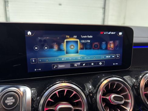 Used 2021 Mercedes-Benz GLB 35 AMG 4MATIC w/ Premium Package image 20