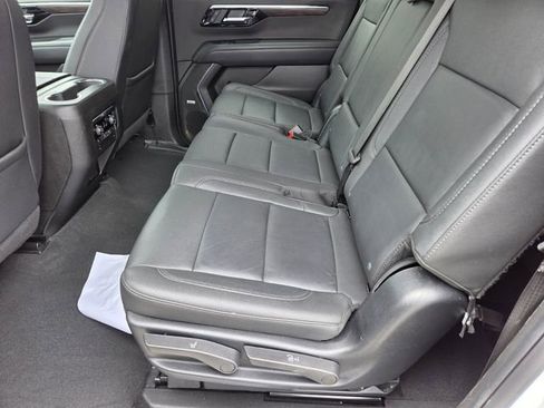 Used 2025 Chevrolet Suburban LT w/ Comfort Package image 12