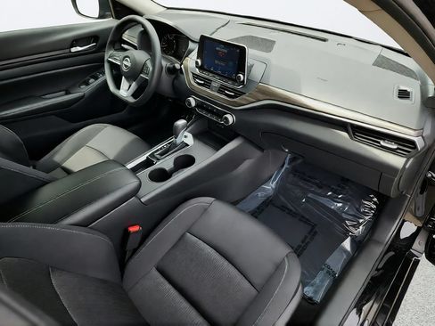 Used 2025 Nissan Altima 2.5 SV FWD image 30