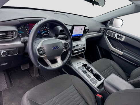 Used 2021 Ford Explorer XLT image 7