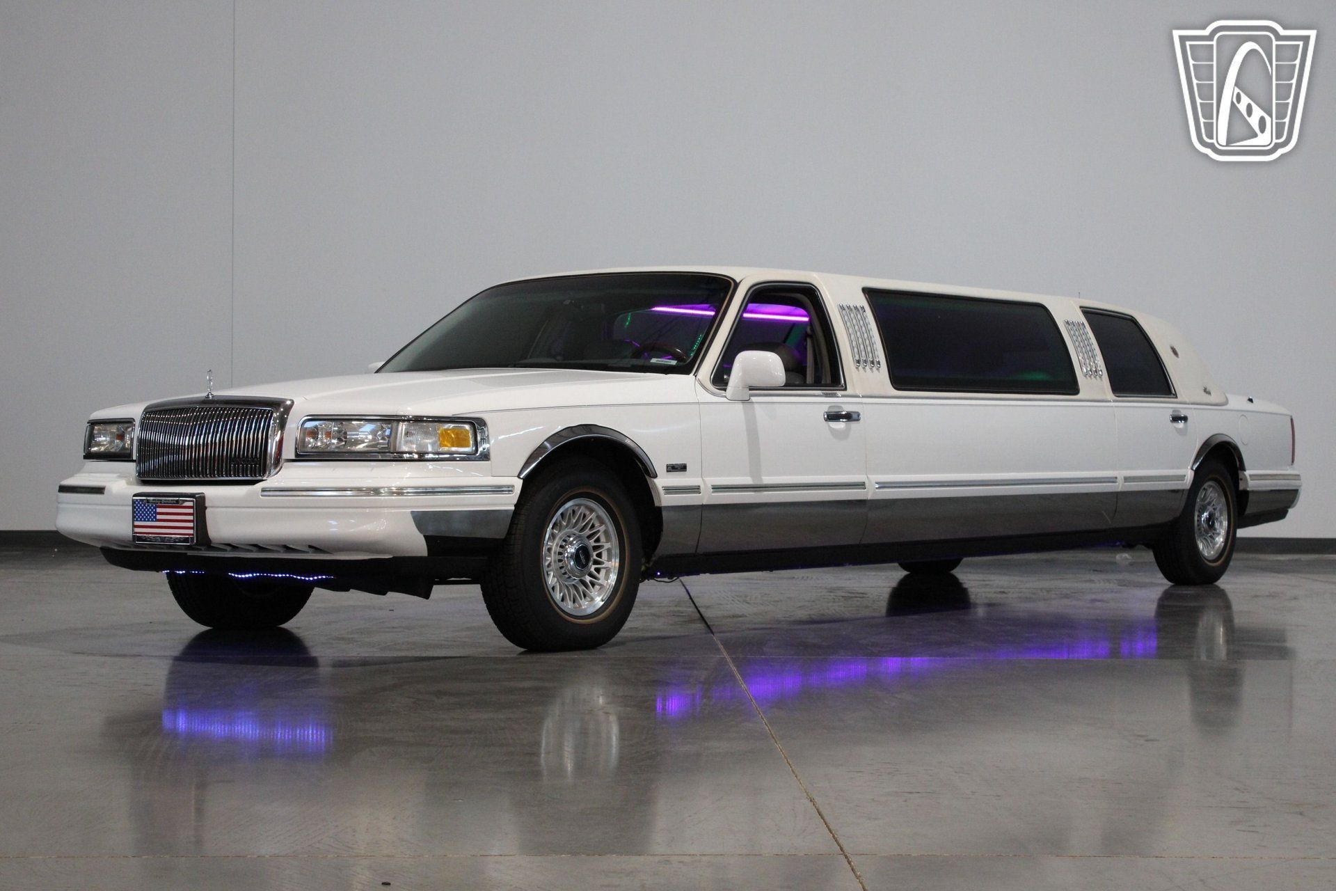Used 1996 Lincoln Town Car Executive RWD image 5