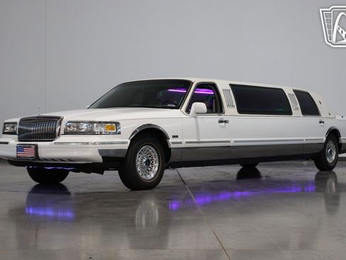 Used 1996 Lincoln Town Car Executive image 6