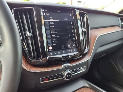 Certified 2024 Volvo XC60 B5 Plus AWD/4WD image 28
