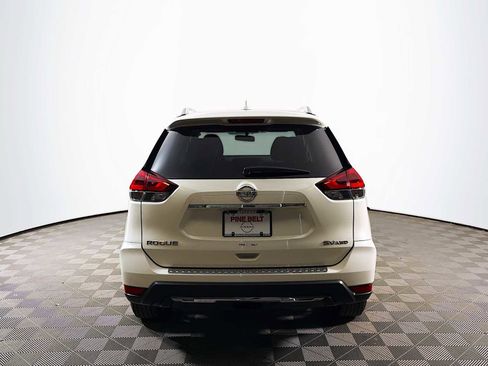 Certified 2018 Nissan Rogue SV image 5