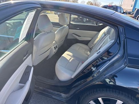 Used 2019 Nissan Altima 2.5 Platinum image 18