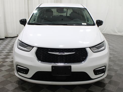 Used 2024 Chrysler Pacifica Touring-L FWD image 35