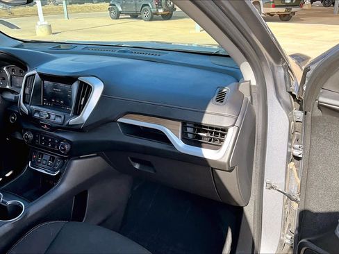 Used 2021 GMC Terrain SLE w/ Elevation Edition image 17
