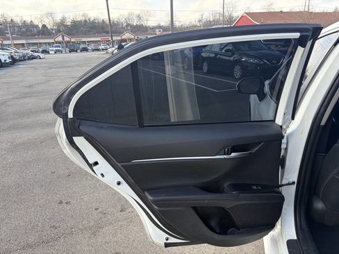 Used 2020 Toyota Camry SE image 13