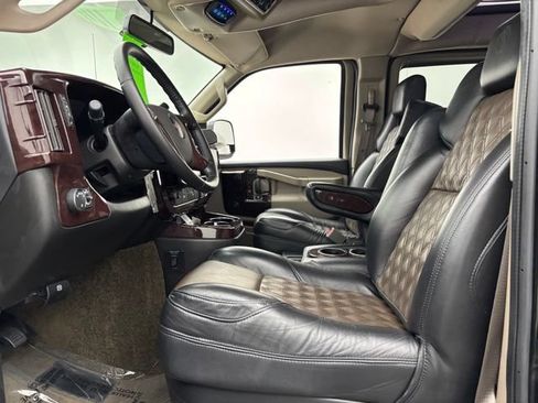 Used 2022 GMC Savana 2500 Extended w/ Enhanced Convenience Package RWD image 18