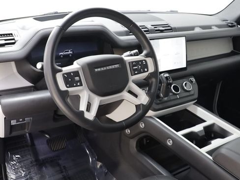 Certified 2025 Land Rover Defender 90 X-Dynamic SE AWD/4WD image 7