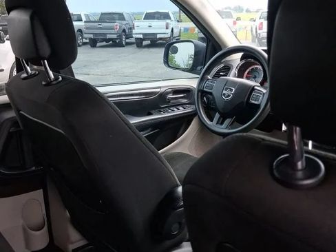 Used 2018 Dodge Grand Caravan SE w/ UConnect Hands-Free Group FWD image 23