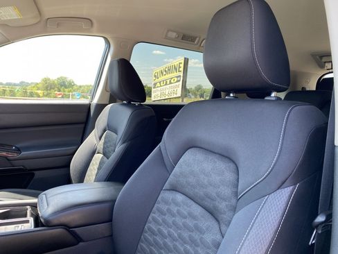 Used 2022 Nissan Pathfinder S FWD image 11
