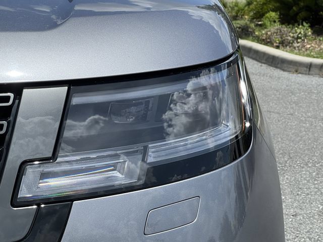 Used 2023 Land Rover Range Rover SE AWD/4WD image 8