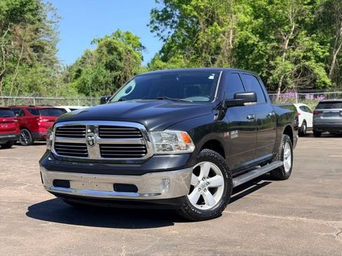 Used 2015 RAM 1500 Classic SLT w/ SLT Plus D←cor Group AWD/4WD image 2