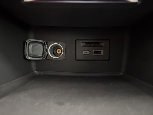 Used 2023 GMC Acadia SLT image 19