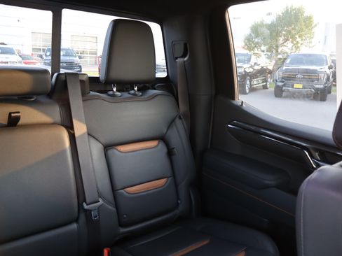 Certified 2024 GMC Sierra 1500 AT4 w/ Technology Package AWD/4WD image 14