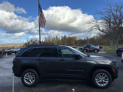 New 2025 Jeep Grand Cherokee Laredo X w/ Luxury Tech Group I image 7