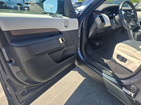 Used 2025 Land Rover Discovery S AWD/4WD image 19